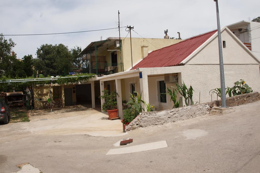 Apartments Viktorija Starigrad Paklenica Bagian luar foto