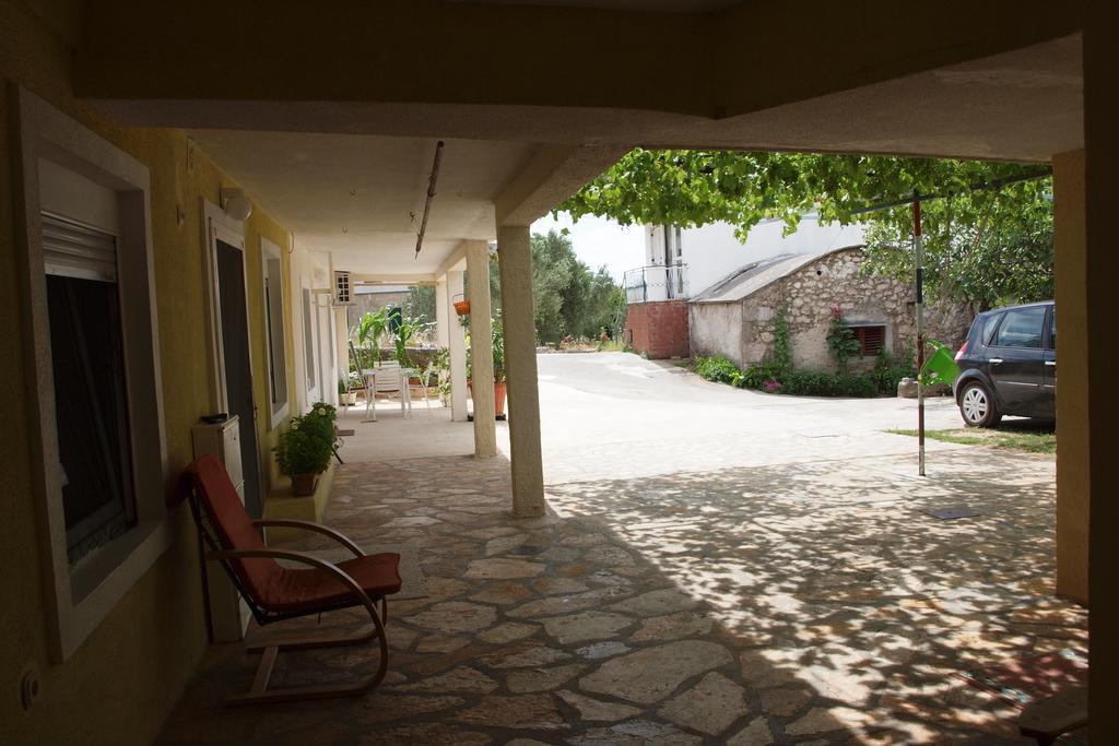 Apartments Viktorija Starigrad Paklenica Bagian luar foto