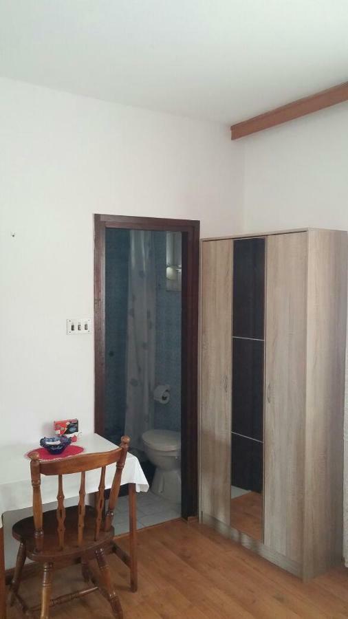 Apartments Viktorija Starigrad Paklenica Bagian luar foto