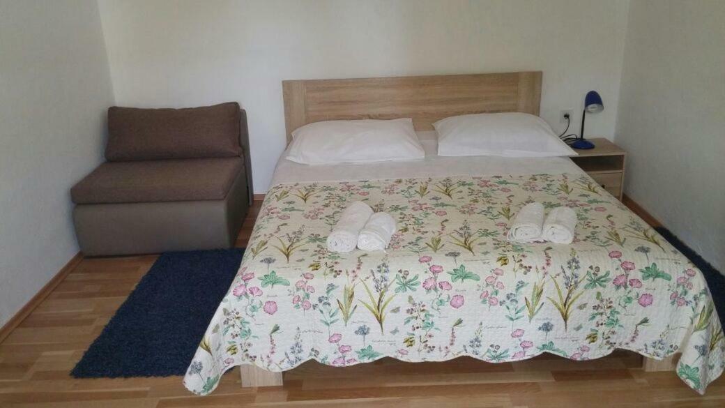 Apartments Viktorija Starigrad Paklenica Bagian luar foto