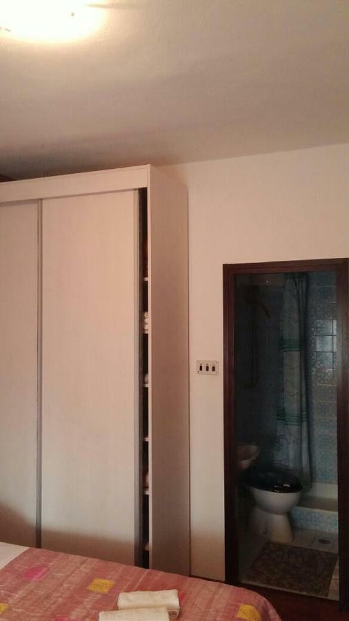 Apartments Viktorija Starigrad Paklenica Bagian luar foto